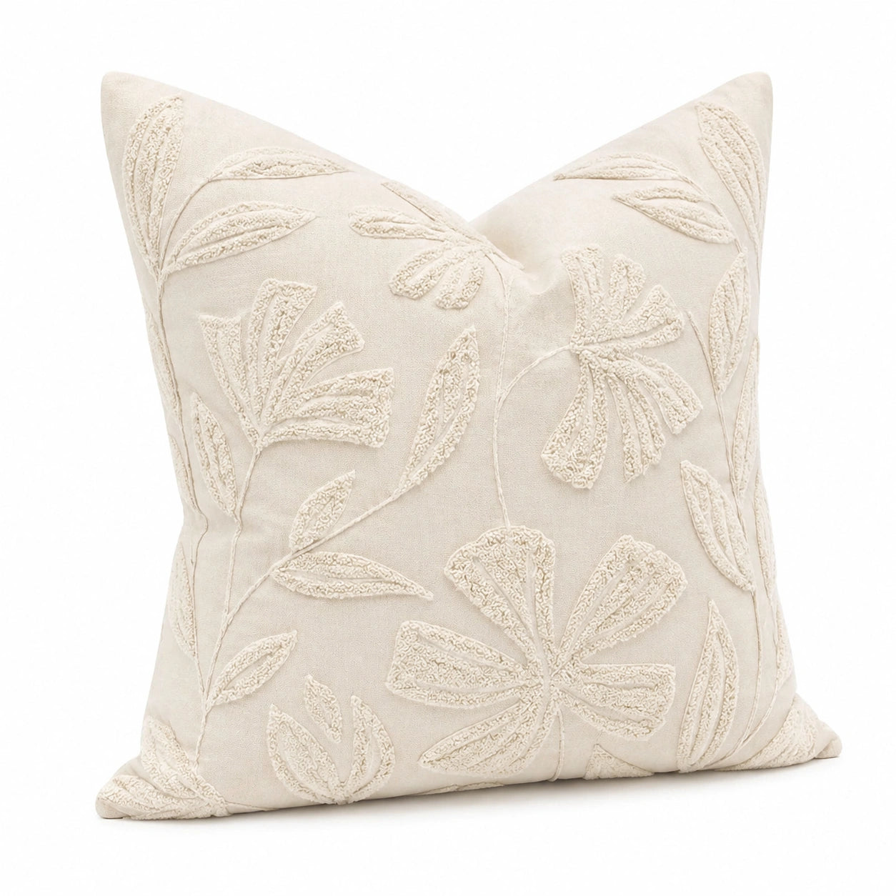 Zierkissen 45 x 45 cm aus Baumwolle in Creme mit floralem Reliefmuster