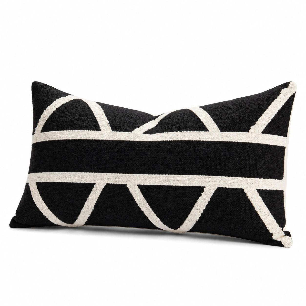 Dekokissen 50 x 30 cm aus Textil Schwarz Creme mit geometrischem Muster